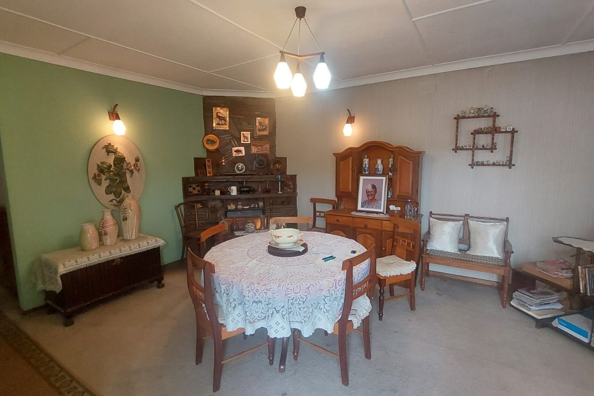 Comfortable Living: 3 Beds, Full Bath and a well maintained garden! - Photo 2