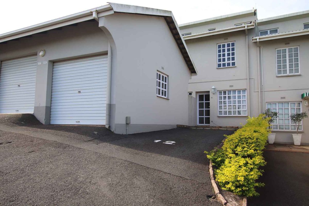 3 Bedroom 2 bathroom townhouse for sale in upper Sunningdale - Photo 2