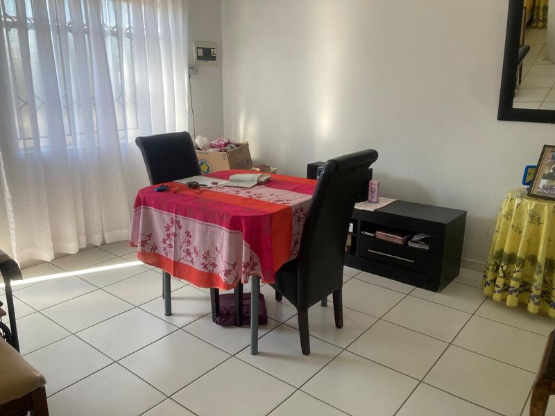 2 Bedroom Apartment / Flat for Sale in Fleurhof. - Photo 5