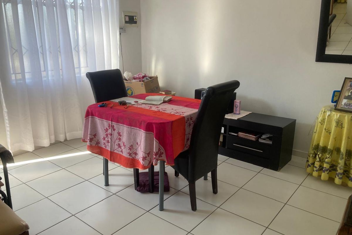 2 Bedroom Apartment / Flat for Sale in Fleurhof. - Photo 5