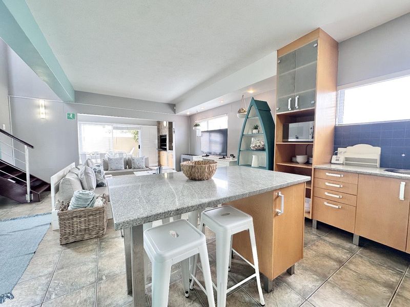 EXCLUSIVE WATERFRONT TOWNHOUSE - IDEAL HOME OR HOLIDAY ESCAPE - Photo 7