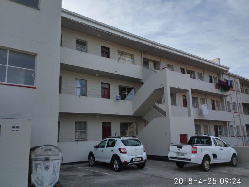 Bachelor Flat available in Sydenham in Port Elizabeth - Photo 2