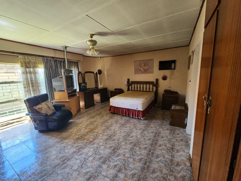 The perfect extra-large family home. - Photo 4