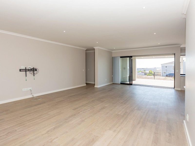 4 Bedroom House in Upmarket, Myburgh Park - Photo 7