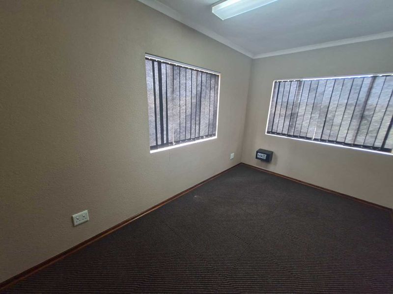 MODERN STANDALONE OFFICE SPACE IN RUIMSIG - Photo 9