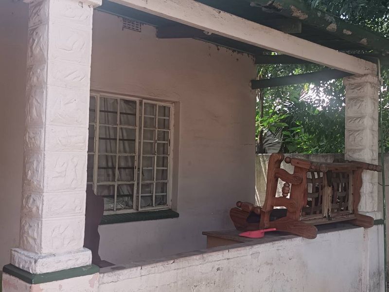 2 Bedroom House with ample covered parking and outbuildings for Sale - Photo 4