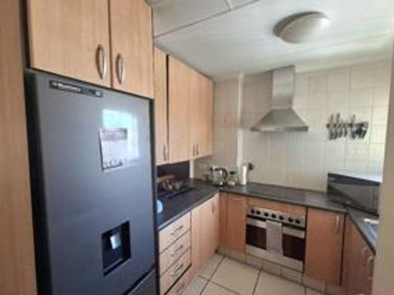 2 Bedroom Townhousse in Verwoerdpark - Photo 3