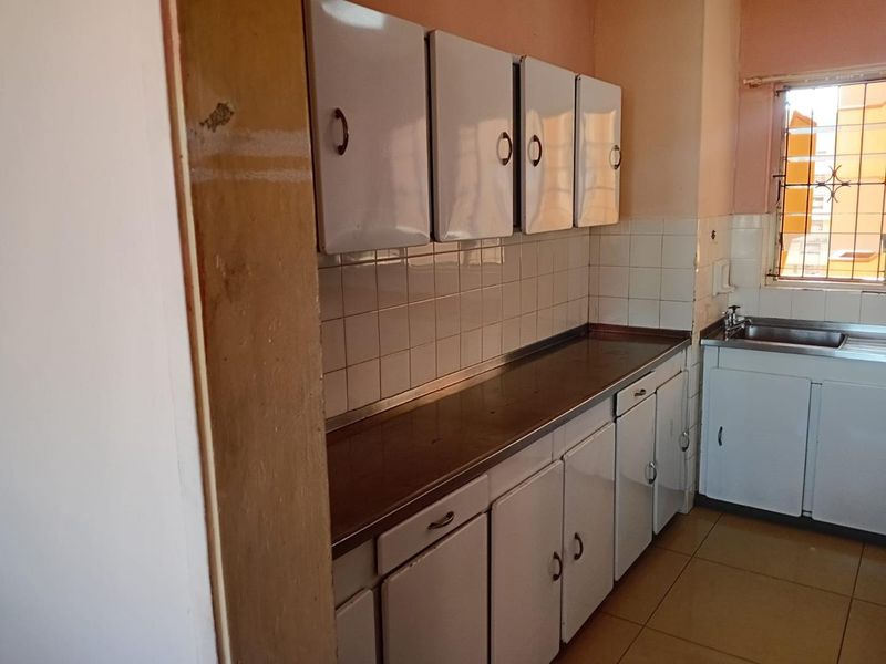 Spacious 2 Bedroom apartment in Durban South Beach, Close to Marine World & Hospitals!!! - Photo 6