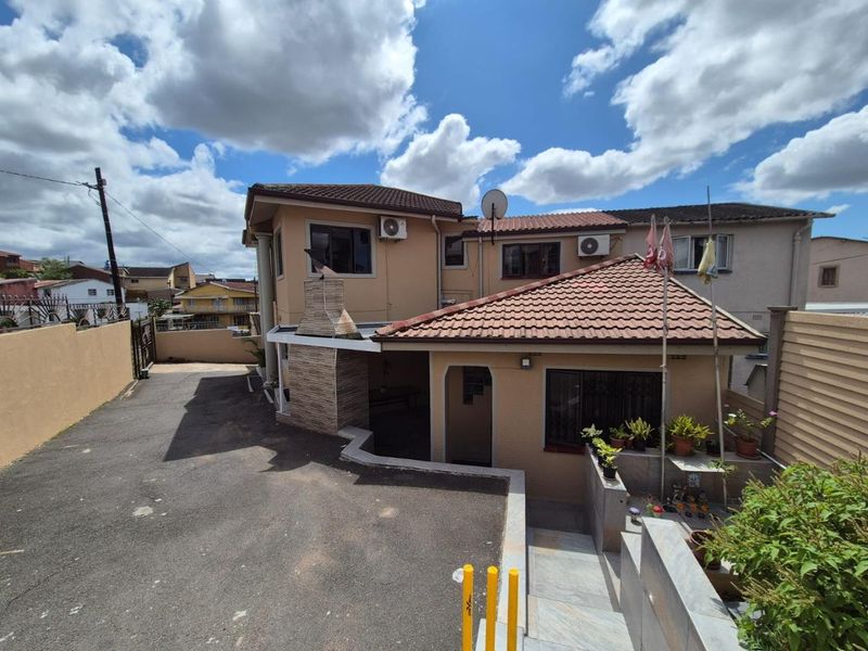 3 Bedroom House for sale in Westcliff - Photo 2