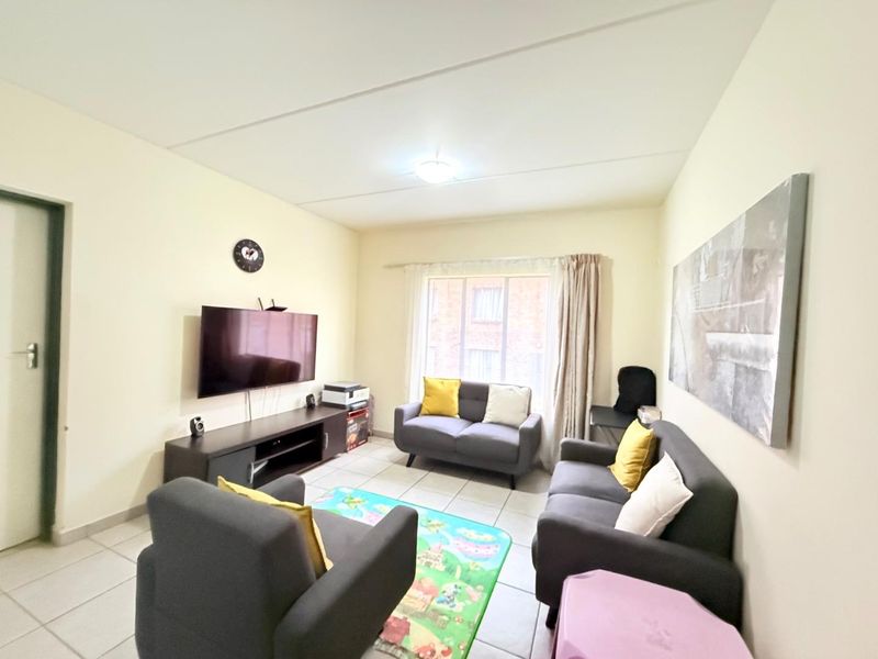 Charming 2-Bedroom Apartment in Prime Location - Photo 5