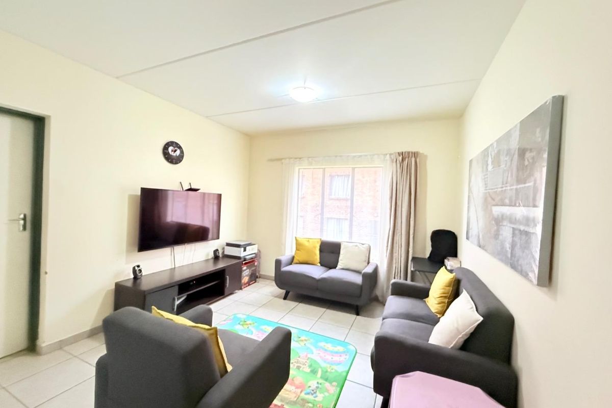 Charming 2-Bedroom Apartment in Prime Location - Photo 5