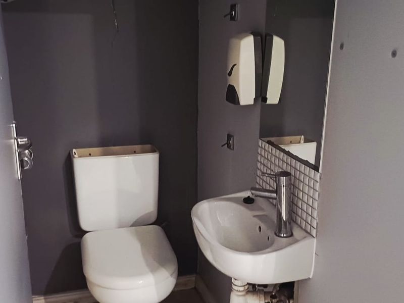 TO LET | Ground Floor Commercial Space - Photo 5