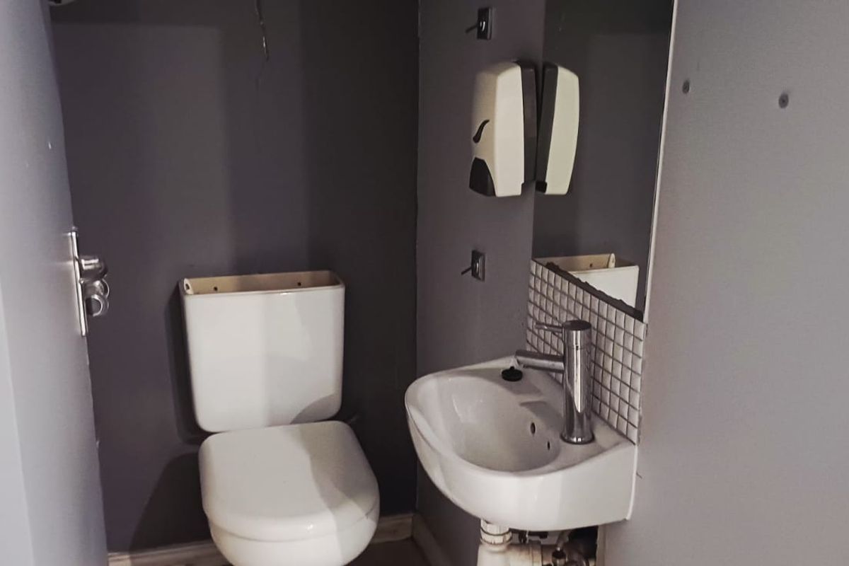 TO LET | Ground Floor Commercial Space - Photo 5