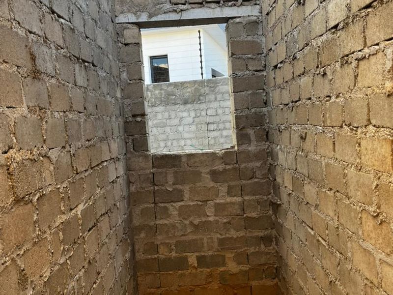 4 Bedroom House For Sale in Academia - Photo 2