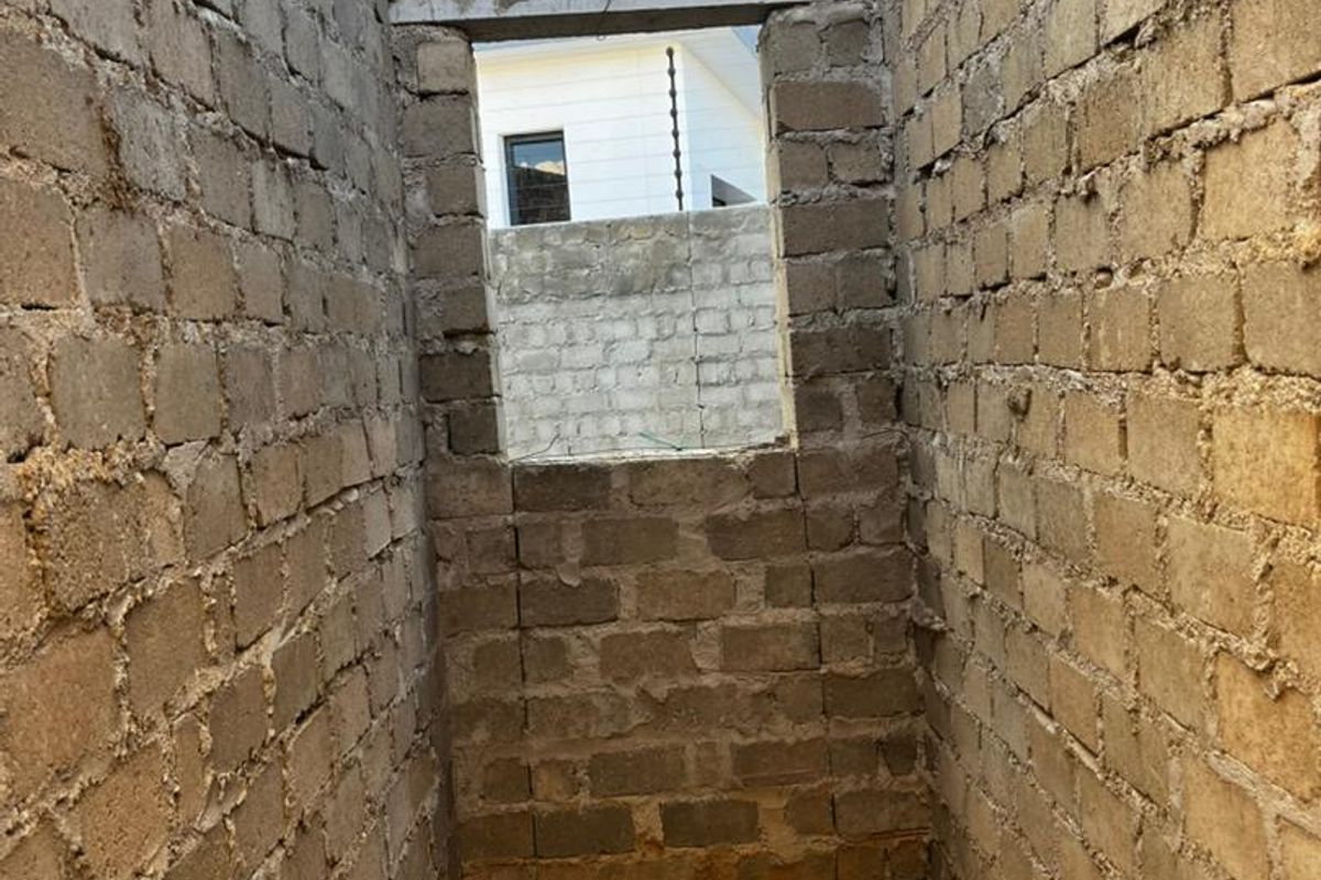 4 Bedroom House For Sale in Academia - Photo 2