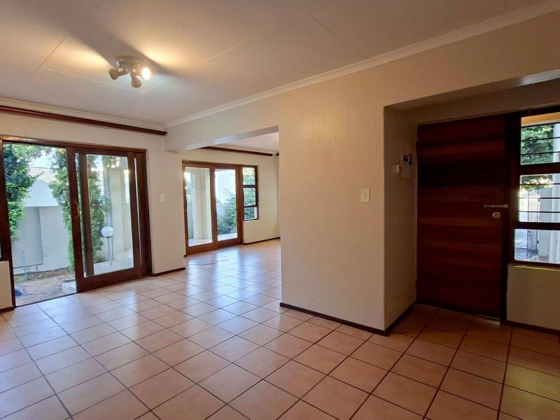 3 Bedroom, 2 bathroom Cluster with Private Pool in Secure Beverley Estate - Photo 6