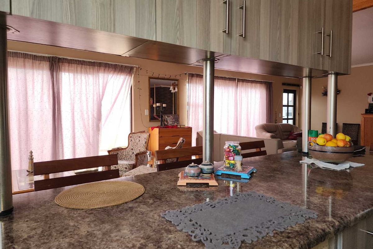 Second row house from the sea in Sunbay, Henties Bay. - Photo 4