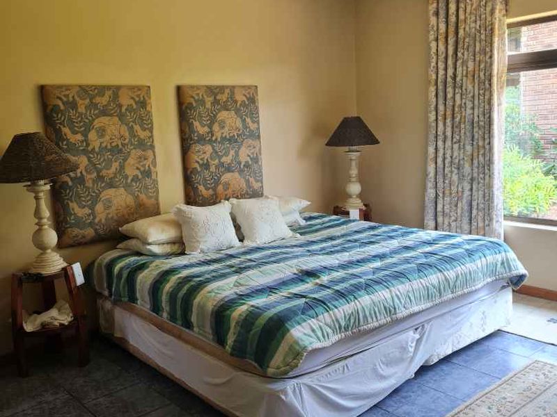 Spacious Family Home with Pool & Garden Oasis in quiet St Lucia 🏡🌳 - Photo 6