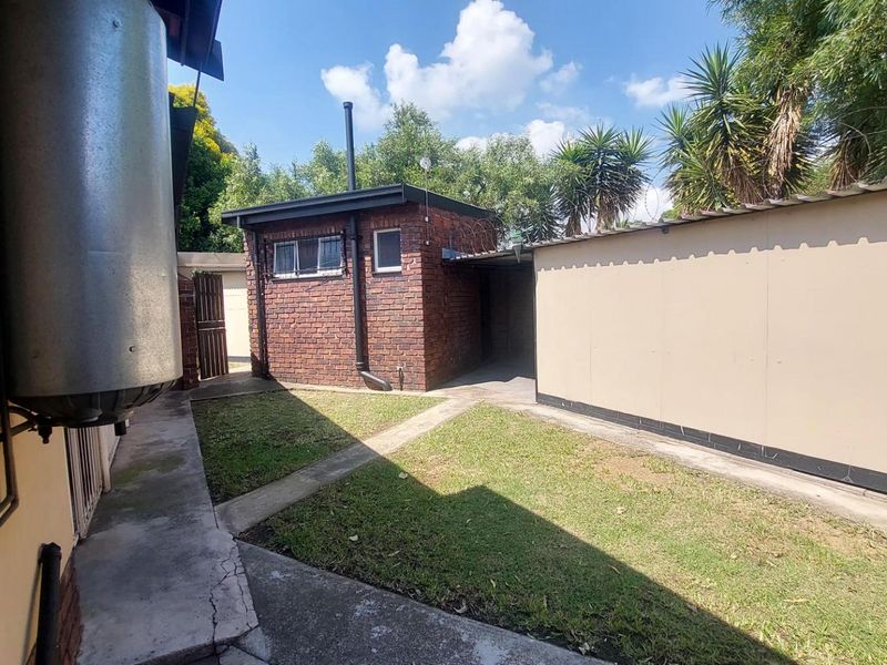 Your Dream Home Awaits: Comfort, Style & Safety! - Photo 7