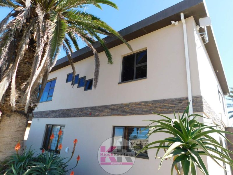 Double-Storey Home in Henties Bay + Flat - Photo 4