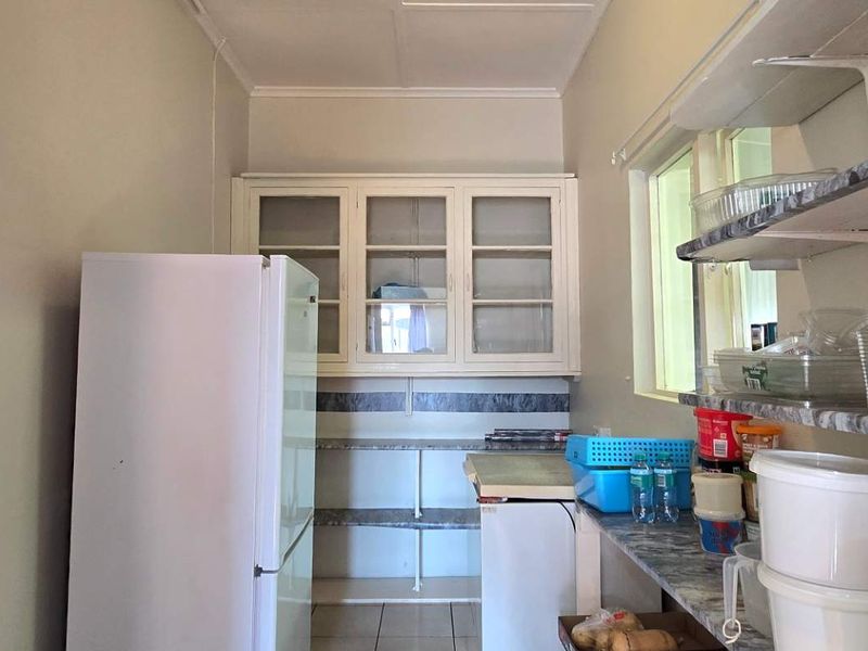 Charming Character Home with Bachelor Flat in the Heart of Gansbaai - Photo 10