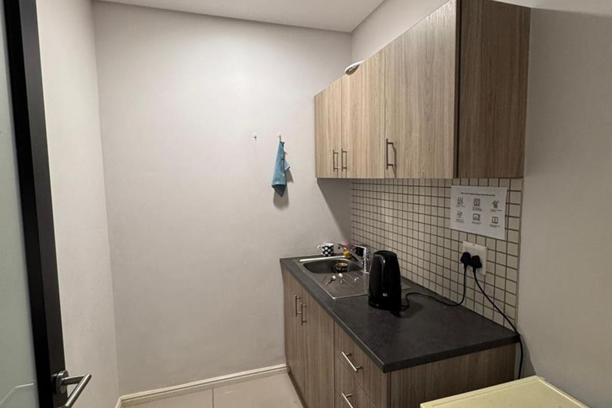 A well-maintained industrial property offering practical workspace and a professional setting - Photo 3