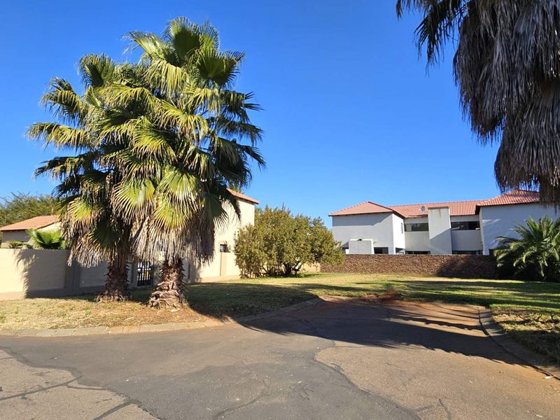 Vacant Stand in Popular Bougainvilla Estate - Photo 2
