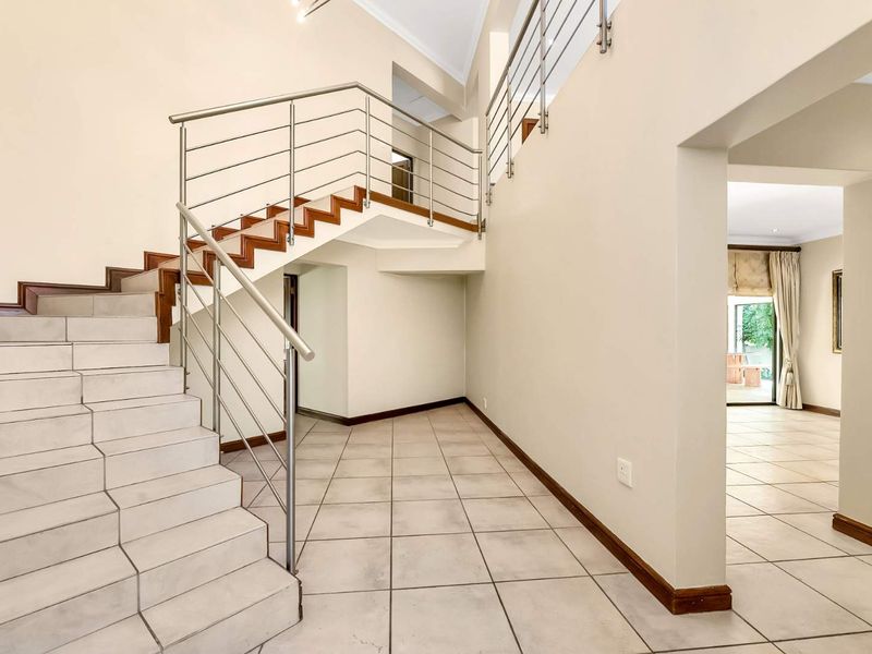 6 BEDROOM HOME FOR SALE IN FOURWAYS GARDENS - Photo 8