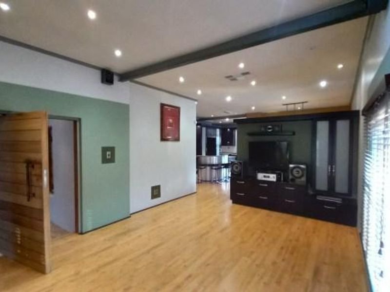 FOR SALE- 4 BEDROOM HOUSE IN OKAHANDJA, NAMIBIA - Photo 9