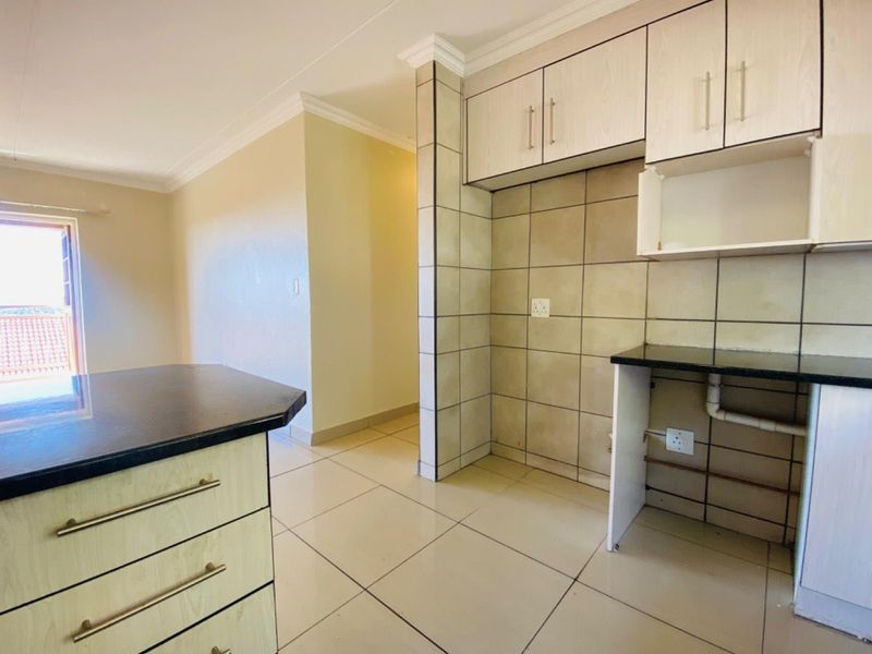 Move-in Ready 3 Bedroom and 2 Bathroom Apartment - Photo 7