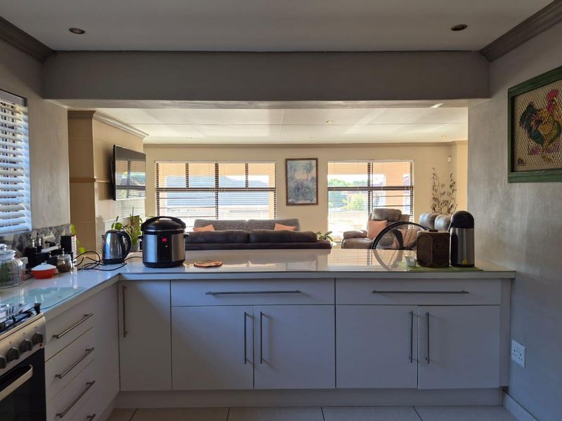 Lovely 3 bedroom home for sale in Reebok, Groot Brak River - Photo 6