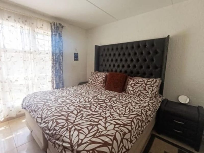 2 Bedroom Townhouse for Sale in Mondeor Johannesburg South - Photo 8