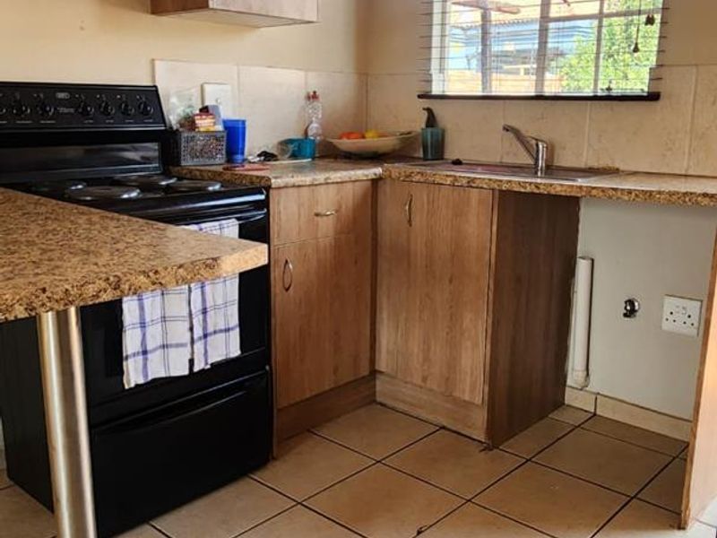 2 Bedroom Townhouse For Sale - Photo 8