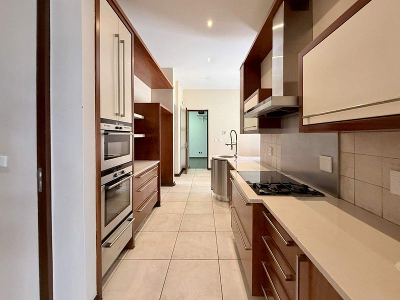 Luxury Awaits: Unfurnished 5 Bedroom Gem in Waterstone Estate! - Photo 3