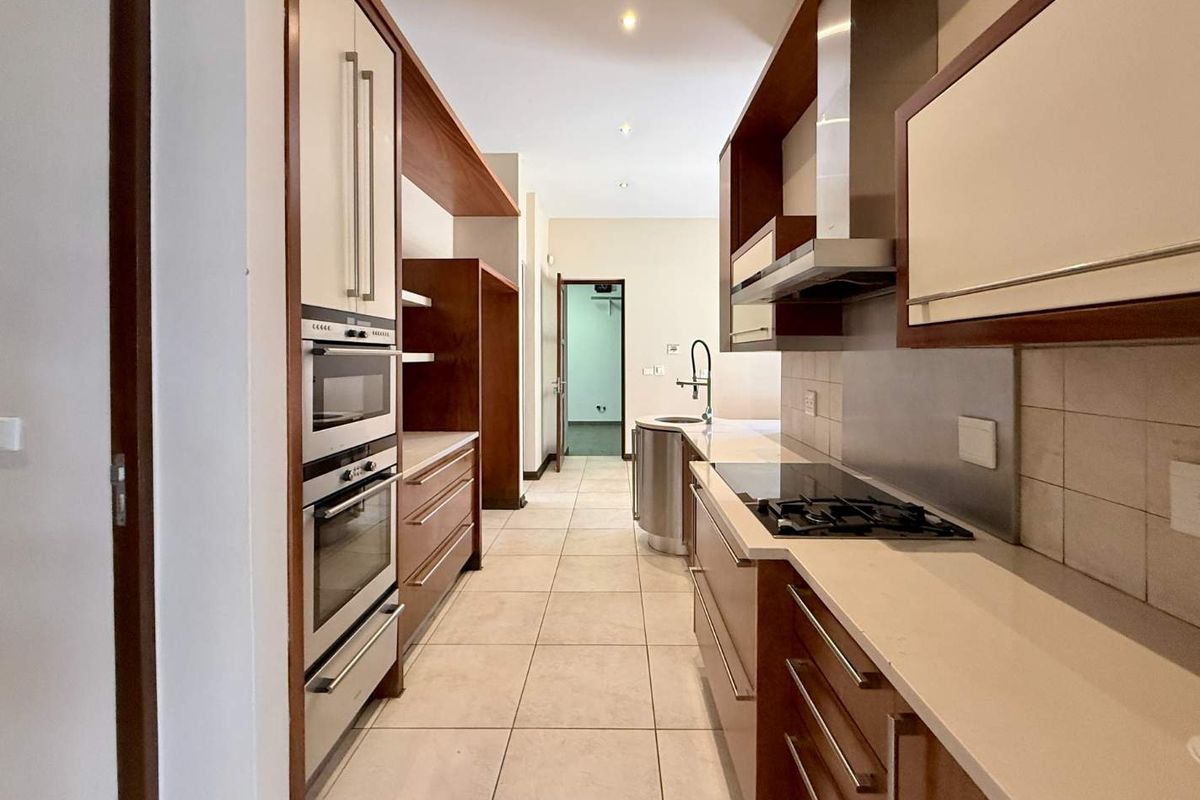 Luxury Awaits: Unfurnished 5 Bedroom Gem in Waterstone Estate! - Photo 3