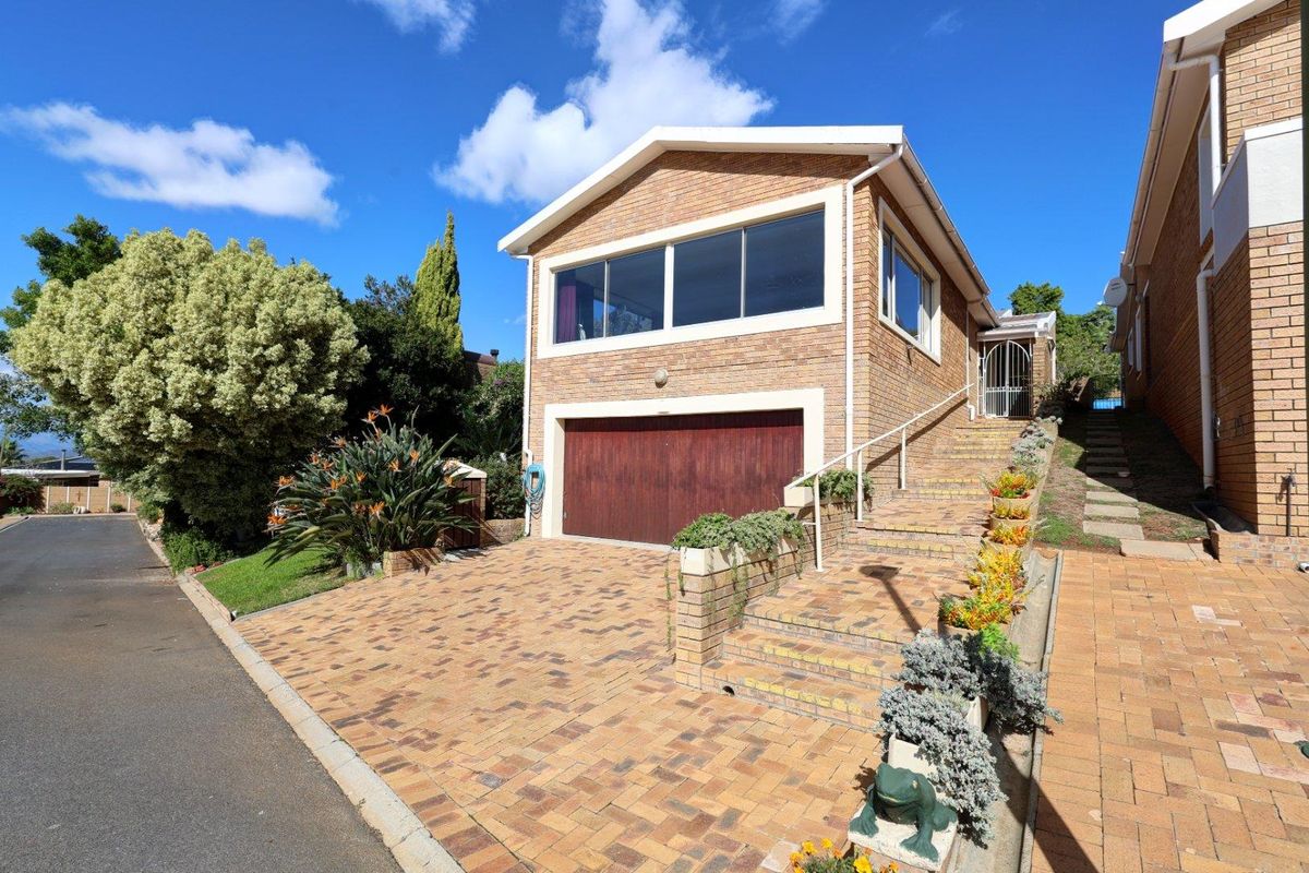North facing! Panoramic Views! Tranquil and Secure Setting! - Photo 2