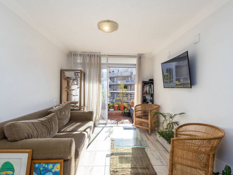 Bright, Modern Apartment with Scenic Lake Views - Photo 4