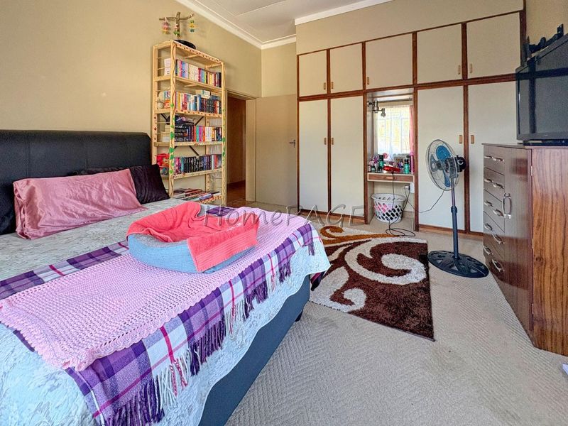 Otjiwarongo:  4 Bedr Home with 1 Bedr flat ON LARGE PLOT is for Sale - Photo 10