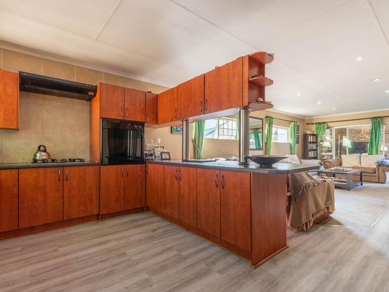 Unlock the potential of a lifetime with this incredible property for sale in Rynfield - Photo 3