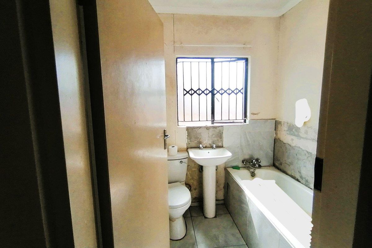 Charming 2-Bedroom Home – Ideal for Investors - Photo 5