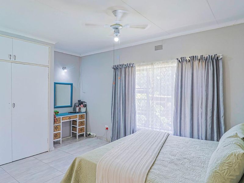 Beauty, elegance and Great location - Photo 10