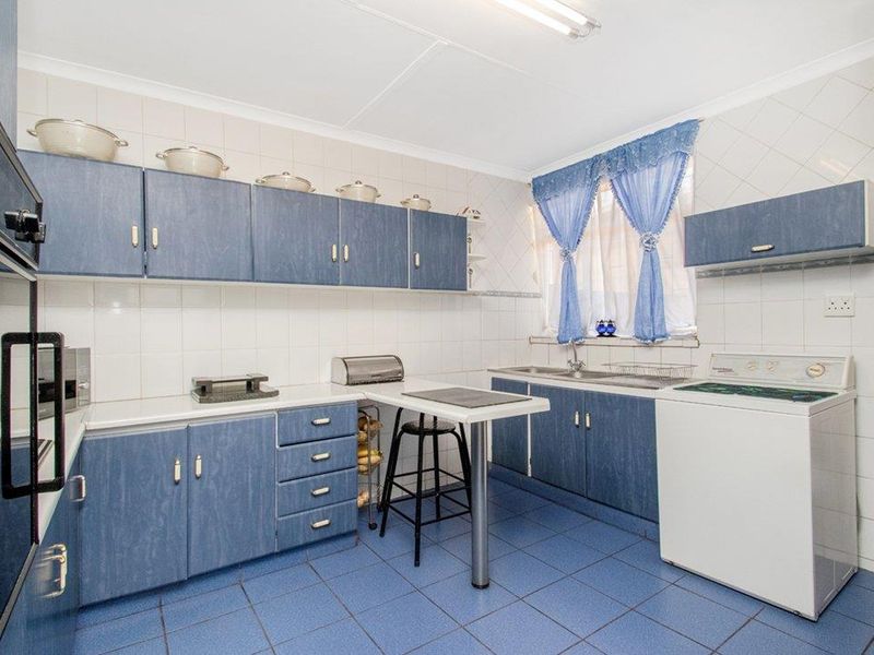 Neat 3 bedroom 1 bathroom home for sale in Westbury Johannesburg - Photo 8