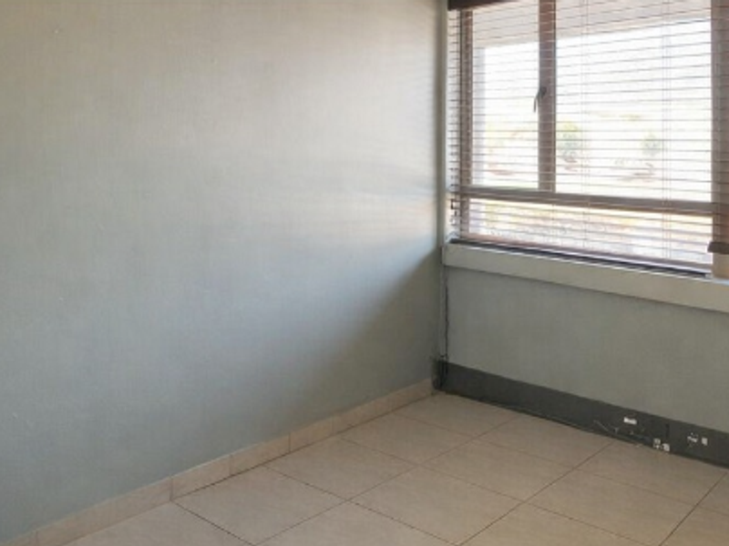 Office To Let in Windhoek Central - Photo 4