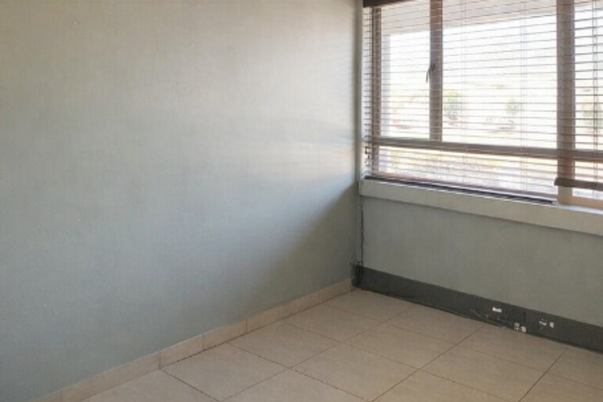 Office To Let in Windhoek Central - Photo 4
