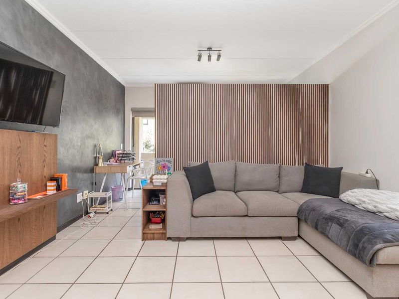 🌟 Stylish, Move-In Ready Bachelor in The Matrix, Paulshof – Exceptional Value! 🌟 - Photo 3