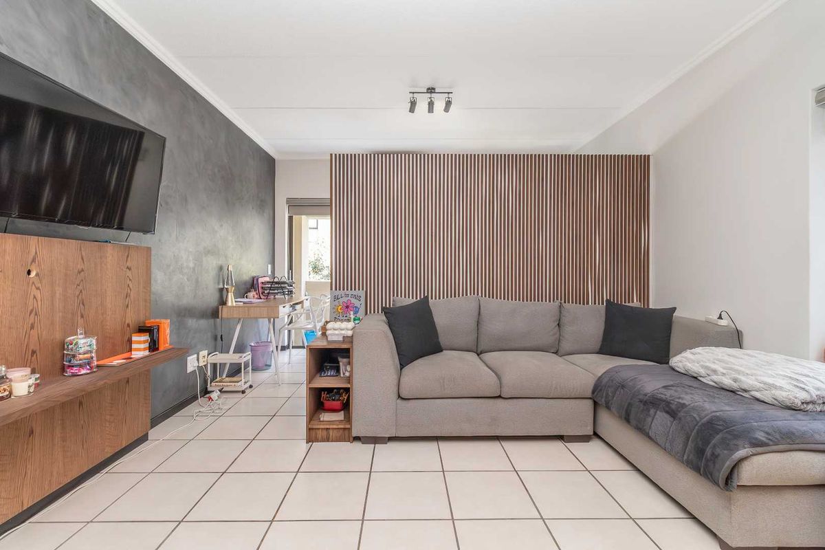 🌟 Stylish, Move-In Ready Bachelor in The Matrix, Paulshof – Exceptional Value! 🌟 - Photo 3