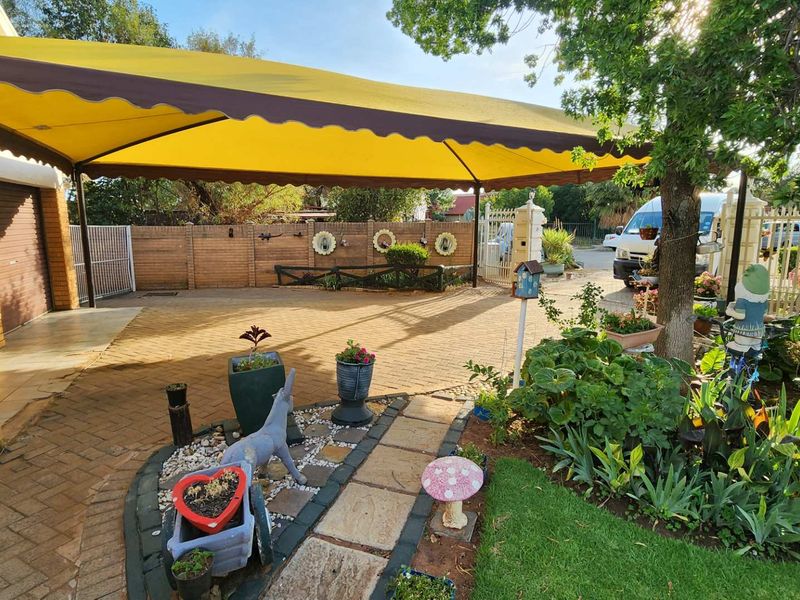 Sensational Suburban Sanctuary - Photo 3