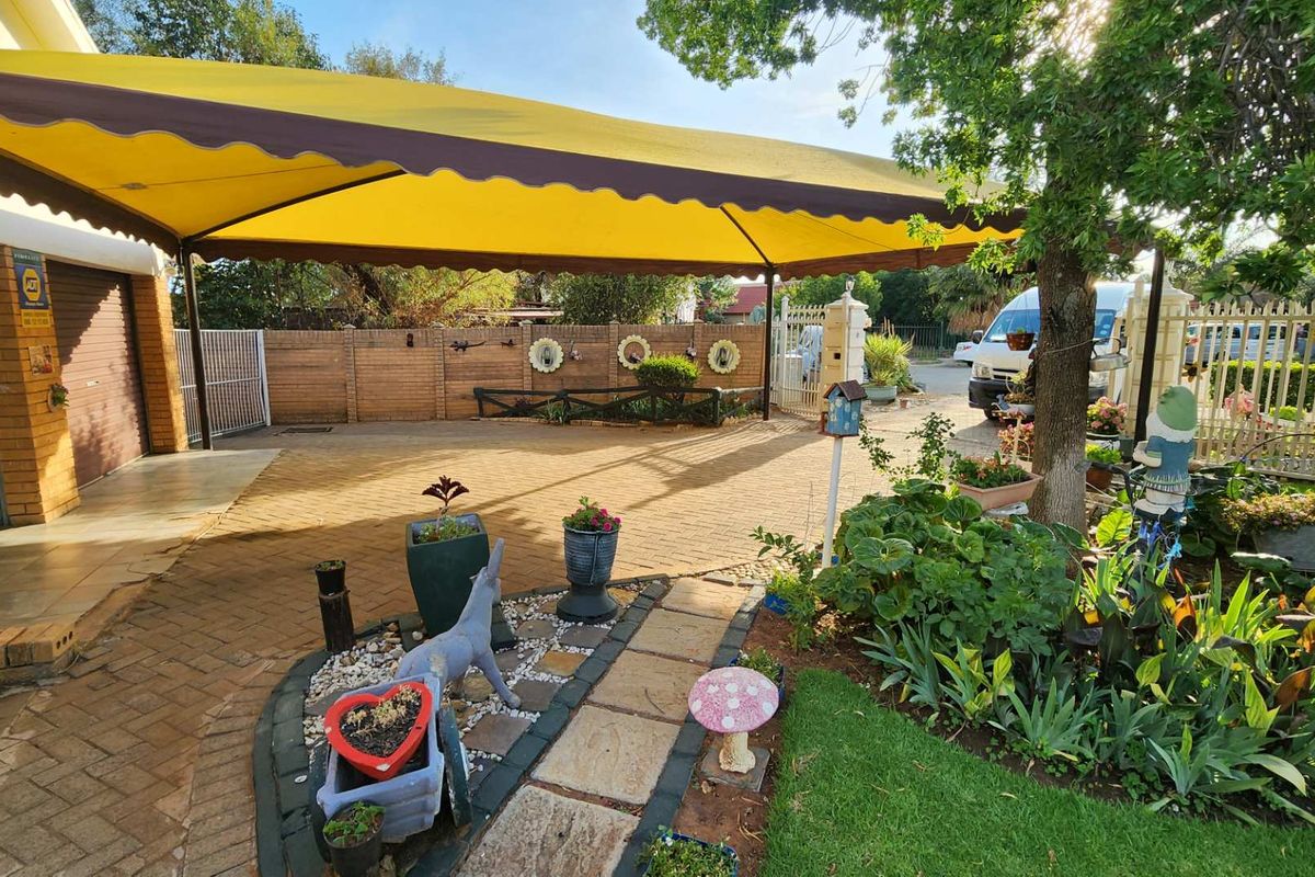 Sensational Suburban Sanctuary - Photo 3