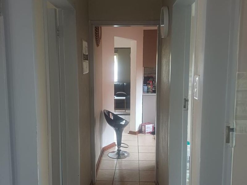 Move in ready 3 bedrooms house for sale in Soshanguve AA - Photo 6