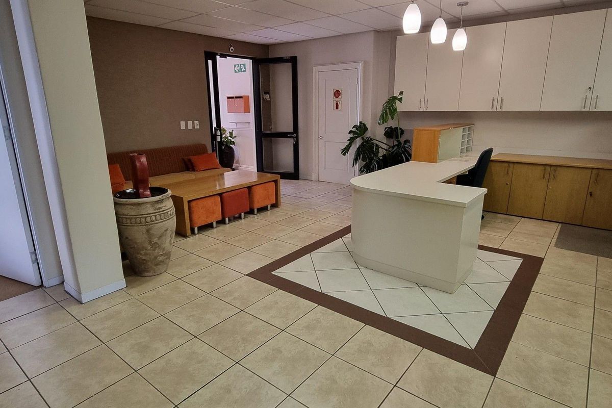 Ground Floor Office in Beautiful Business Park - Photo 4